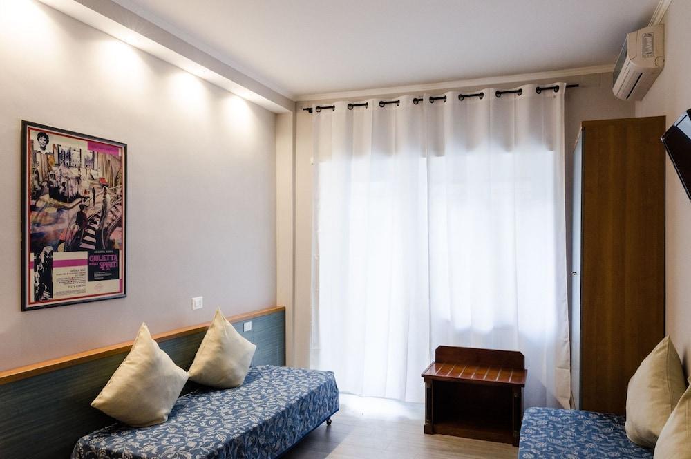 Hotel Rona 2*