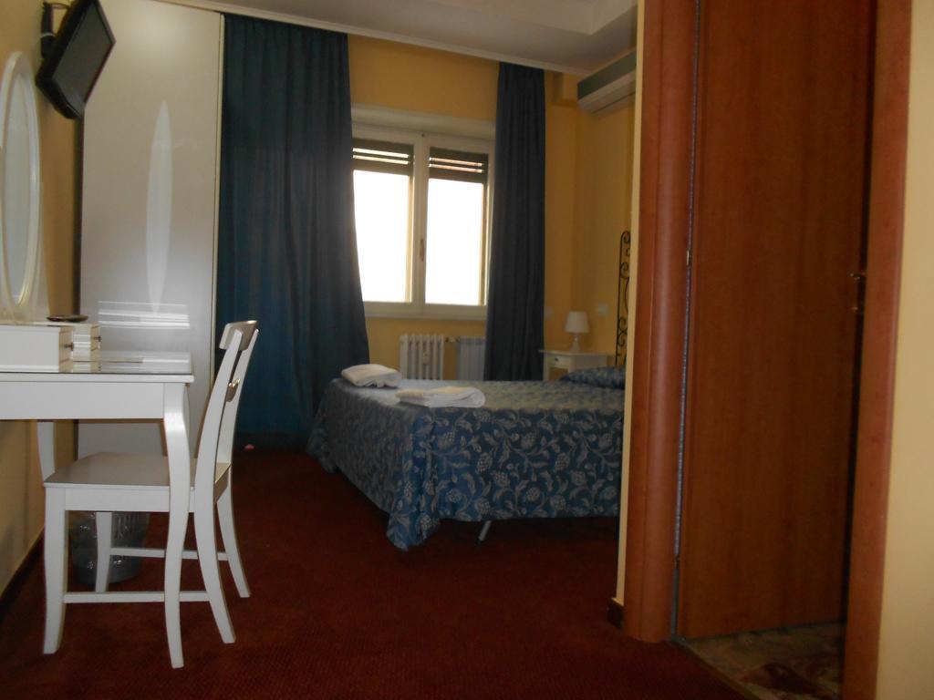 Rona Hotel
