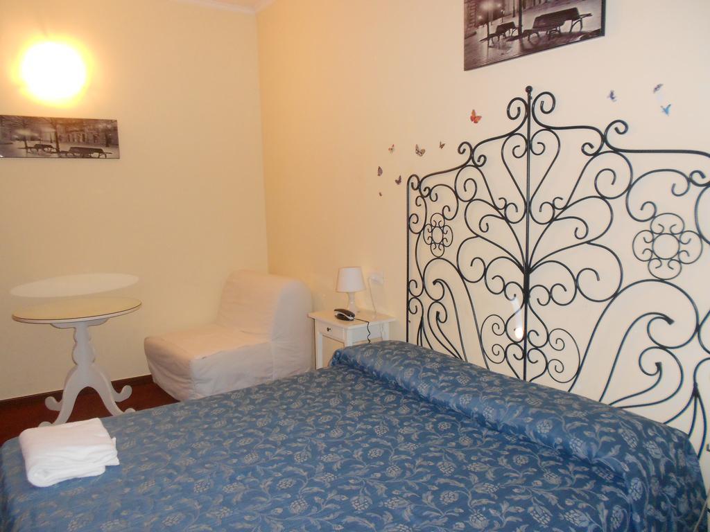 Rona Hotel